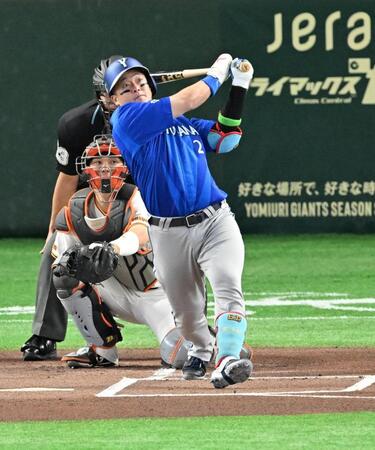 １回、牧が左越えに先制ソロを放つ。捕手・大城