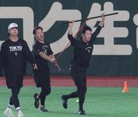 トレーニングをする戸郷（撮影・佐々木彰尚）