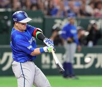 １回、牧は左越えにソロを放つ（撮影・佐々木彰尚）