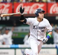１回、先制ソロを放つ平沢（撮影・中島達哉）