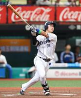 １回、先制ソロを放つ平沢（撮影・中島達哉）