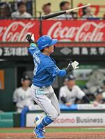 ４回、奈良間が左越えに２ランを放つ