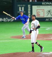 ９回、度会に勝ち越し本塁打を許したマルティネス（撮影・石井剣太郎）