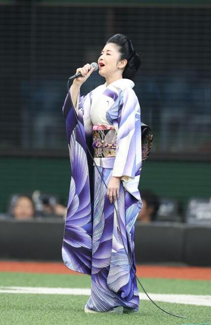 西武ファンの藤あや子が国歌独唱