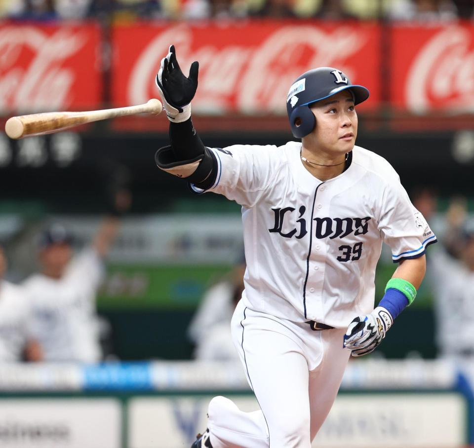 １回、先制ソロを放つ平沢（撮影・中島達哉）