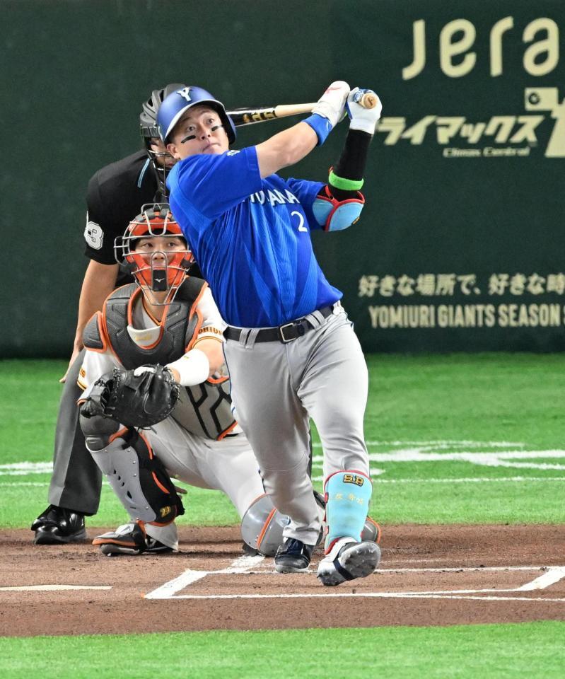 １回、牧が左越えに先制ソロを放つ。捕手・大城