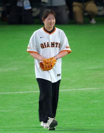 始球式に臨む竹田麗央（撮影・石井剣太郎）