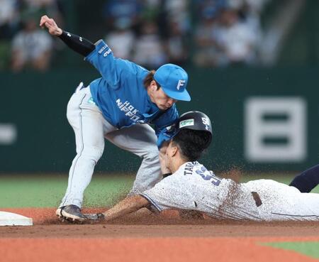 ７回、一走・高松がスタートを切り水野と交錯（撮影・金田祐二）