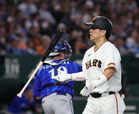 ６回、空振り三振に倒れた大城（撮影・佐々木彰尚）