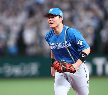 ６回、石井の打球を好捕した清宮幸（撮影・中島達哉）