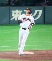 ８回、レフトフライに倒れた坂本（撮影・石井剣太郎）