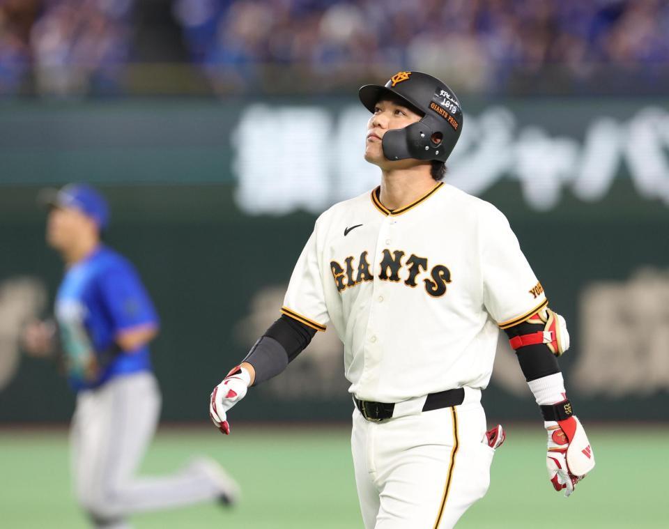 ８回、左飛に倒れた代打・坂本（撮影・佐々木彰尚）