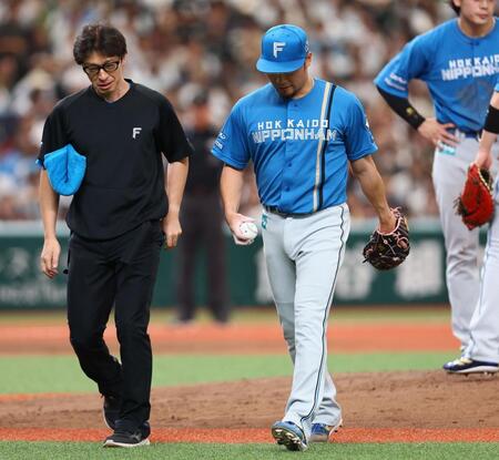 ３回、一度ベンチに下がる伊藤（撮影・中島達哉）