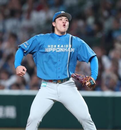 ８回、小島を左邪飛に仕留め雄たけびをあげる孫易磊（撮影・金田祐二）