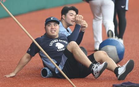 調整する平良（撮影・金田祐二）
