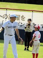 「ＪＡ全農ＷＣＢＦ少年野球教室」に参加した侍ジャパン・井口監督