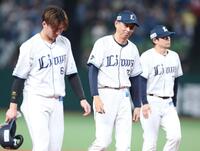 ＣＳファイナル進出ならず悔しそうにグラウンドを後にする西口監督（撮影・金田祐二）