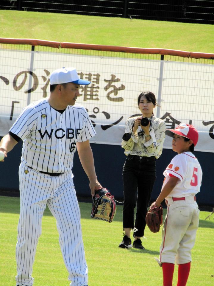 「ＪＡ全農ＷＣＢＦ少年野球教室」に参加した侍ジャパン・井口監督