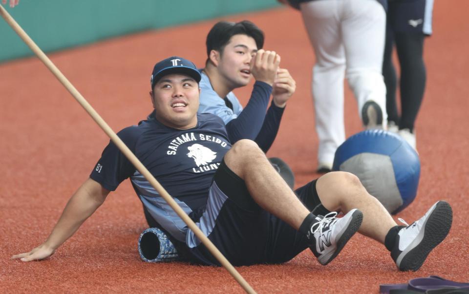 調整する平良（撮影・金田祐二）