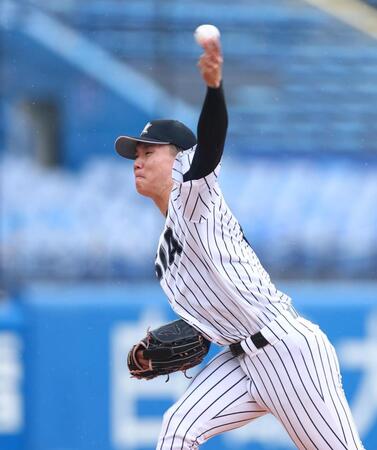 先発し力投する亜大・黒木陽琉＝神宮（撮影・石井剣太郎）