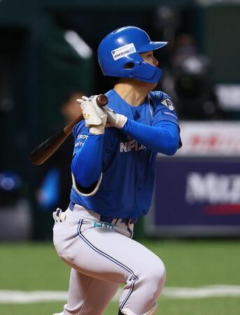 ２回、中前打を放つ柴田（撮影・中島達哉）