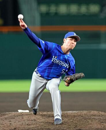 ８回裏に登板し無失点に抑えたＤｅＮＡ・浜地真澄＝甲子園（撮影・立川洋一郎）