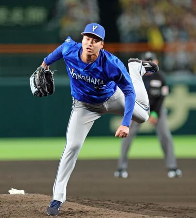 ６回裏に登板しピンチを救う好投を見せたＤｅＮＡ・岩田将貴＝甲子園（撮影・立川洋一郎）