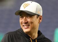 山本武 CCG S1 スポーツ サインなし 球場喝采 北海道出身の一山本がエスコンでファーストピッチ 見事な