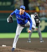 ６回裏に登板しピンチを救う好投を見せたＤｅＮＡ・岩田将貴＝甲子園（撮影・立川洋一郎）