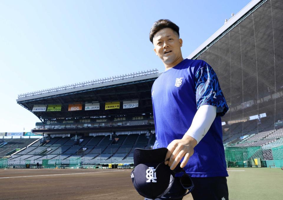 　練習に向かう牧（撮影・中田匡峻）