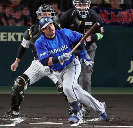 　１回、先制打を放つ宮崎（撮影・山口登）
