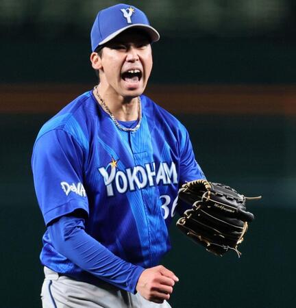 ４回、阪神打線を三者凡退に抑え、吠える尾形（撮影・田中太一）