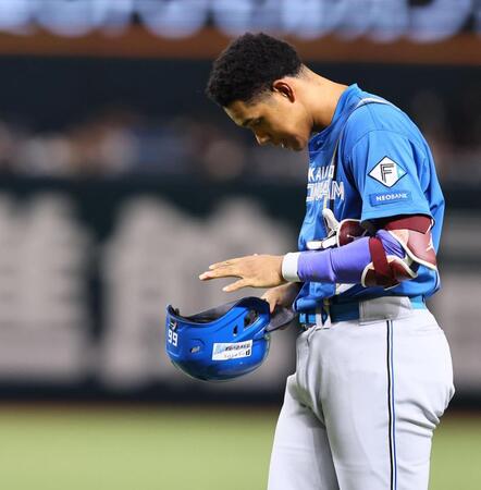 ９回、三ゴロに倒れた万波（撮影・中島達哉）