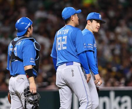 ７回途中で降板する北山（右）＝撮影・中島達哉