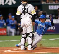 １回、清宮幸の先制打で生還した矢沢（撮影・中島達哉）
