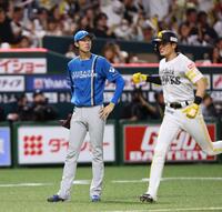 ９回、栗原にサヨナラ満塁本塁打を浴びた福島（撮影・中島達哉）