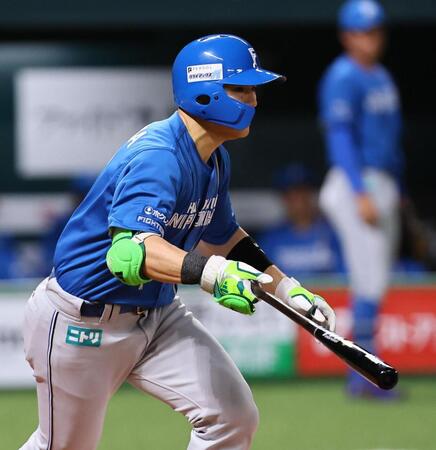 １回、先制となる右前適時打を放つ清宮幸（撮影・中島達哉）