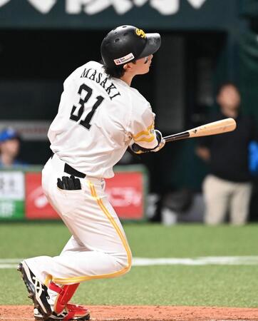 ５回、正木が左中間越えに２ランを放つ