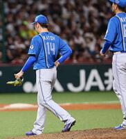 ５回途中で降板する加藤（撮影・中島達哉）