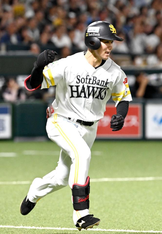 ３回裏１死三塁、ソフトバンク・庄子が左前に適時打を放つ　※※　＝みずほペイペイドーム