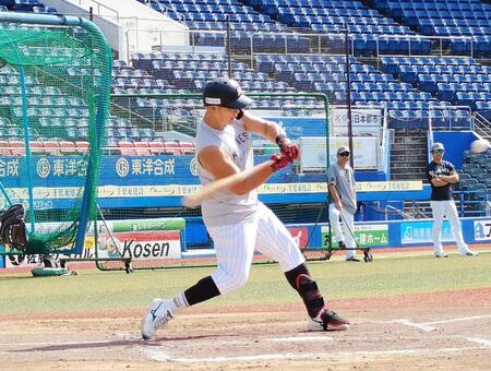 ロッテが“４人野球”で実戦練習。２打席連続本塁打を放った山口
