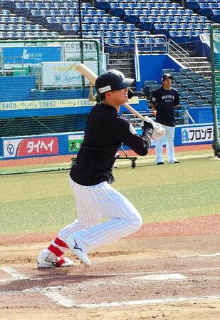 ロッテが“４人野球”で実戦練習。快音を連発した西川
