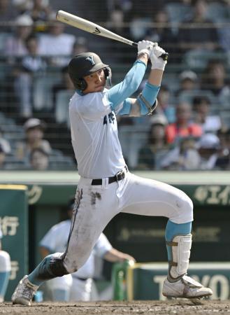 　二刀流で注目される山梨学院の菰田陽生＝２０２５年８月、甲子園