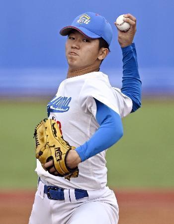 　上位指名が有力視される青学大の鈴木泰成＝２０２５年１１月、神宮