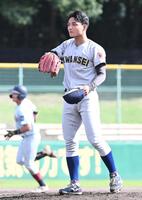 ２回、近大・伊藤（左）に同点ソロを浴びる関学大・飯田泰成（撮影・高部洋祐）
