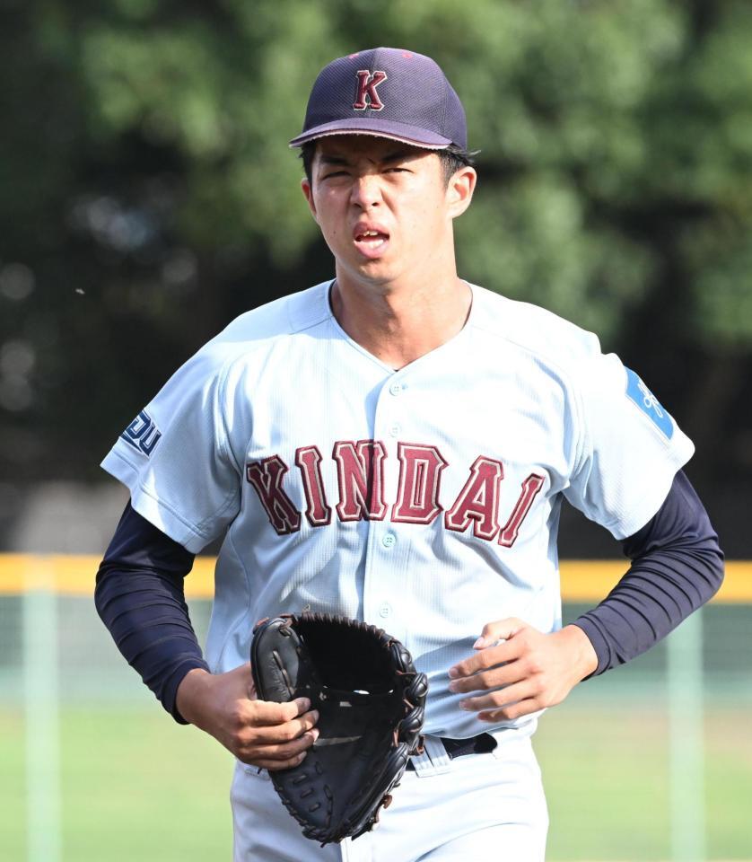 ９回、降板する近大・宮原廉（撮影・高部洋祐）