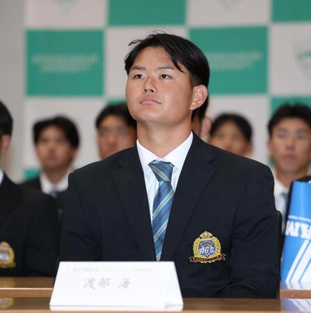 指名を待つ青学大・渡部海（撮影・金田祐二）