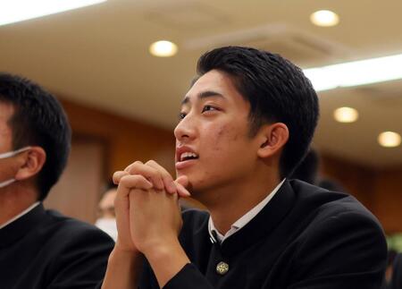ドラフト会議を前に姿を現した横浜高の織田翔希