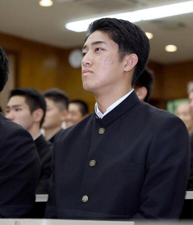 巨人から１位指名を受けた横浜高の織田翔希