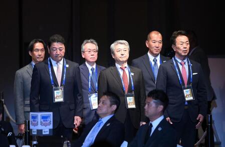 入場する巨人首脳陣（撮影・堀内翔）